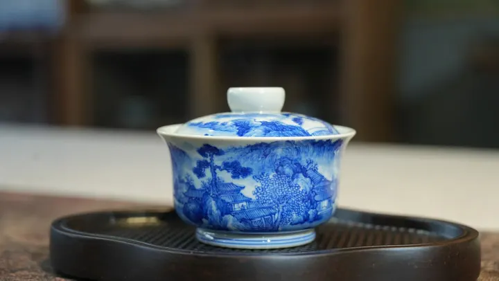 手绘青花山水两才悬停盖碗