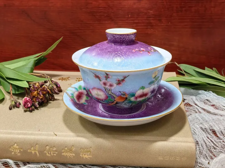 紫蓝轧道花鸟粉彩泡茶盖碗