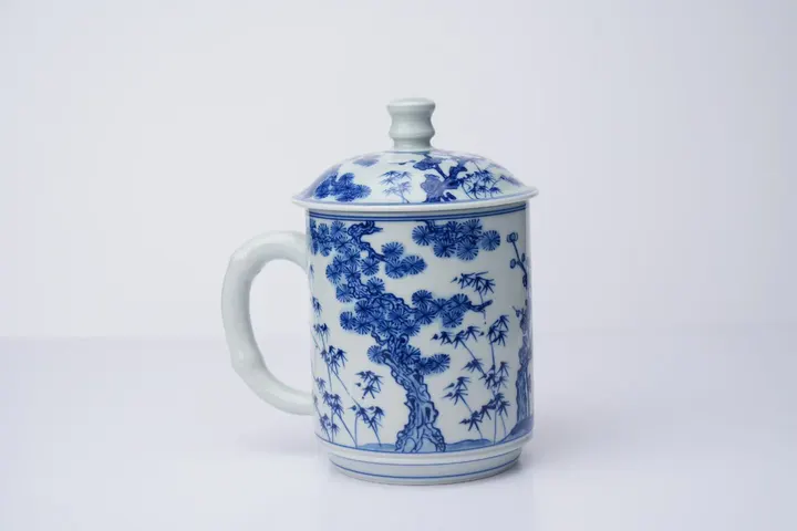 手绘青花松竹梅办公杯