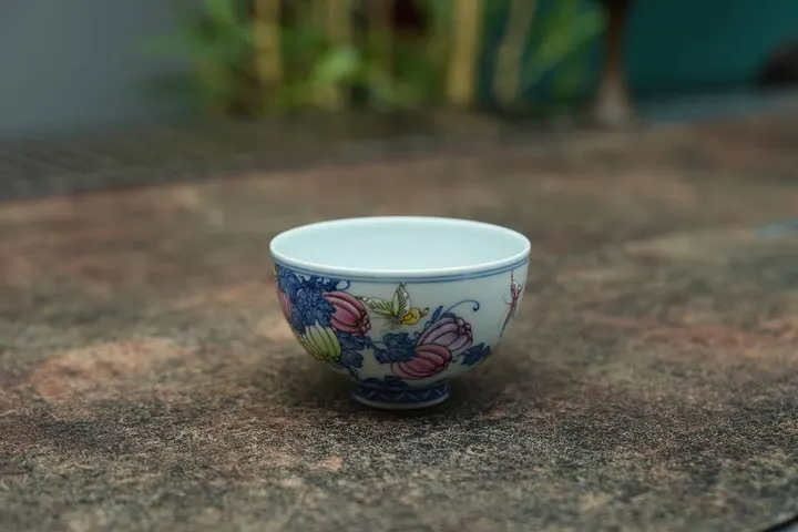 景德镇全手绘青花斗珐琅彩瓜蝶主人杯