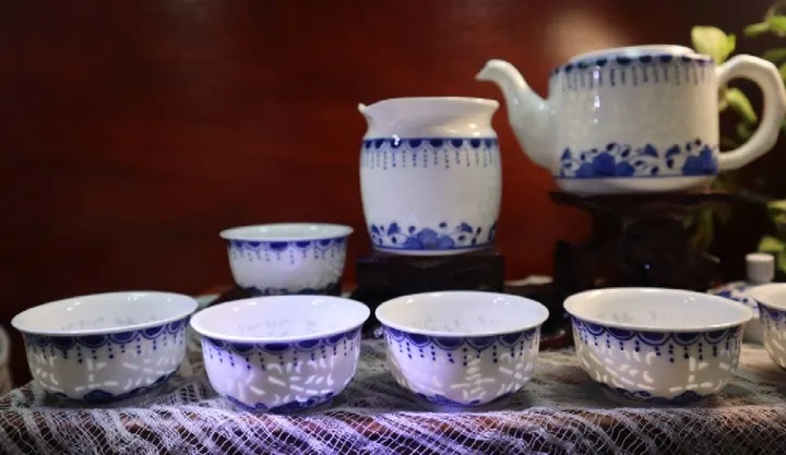 手绘青花玲珑上善若水套组茶具