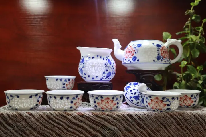 手绘青花玲珑福字茶具