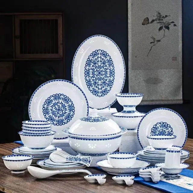景德窑高温釉中青花玲珑缠枝莲画面58头餐具