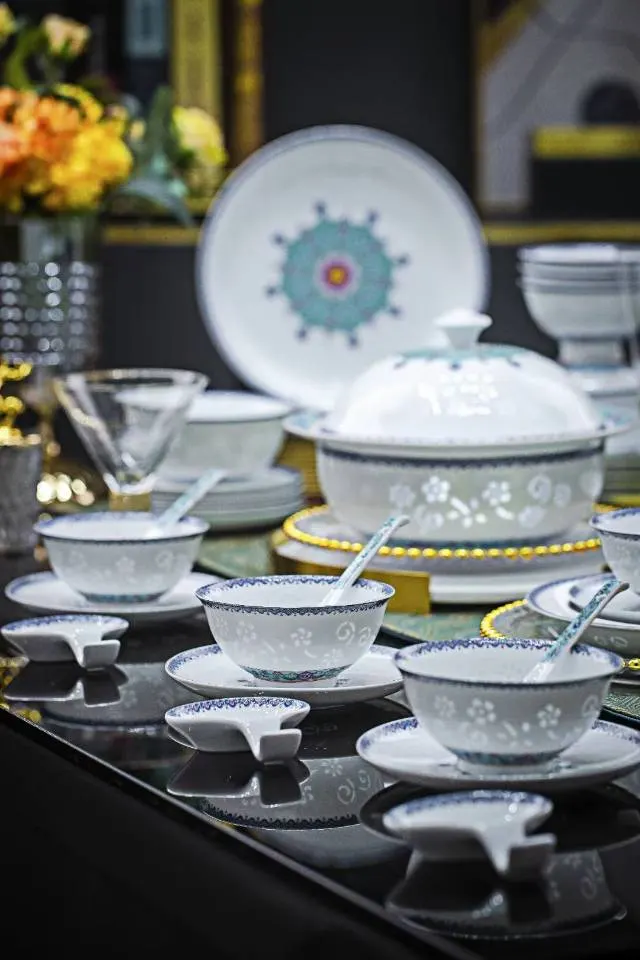 景德镇珐琅彩蒂芙尼蓝玲珑58头餐具