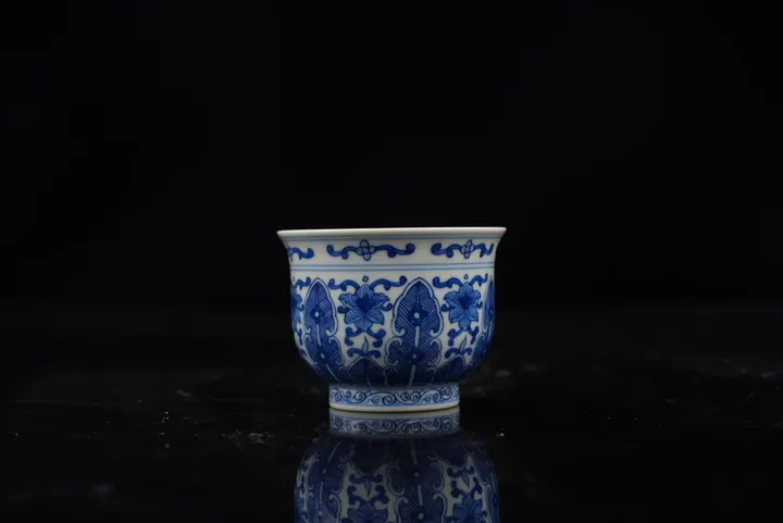 青花芭蕉缠枝主人杯