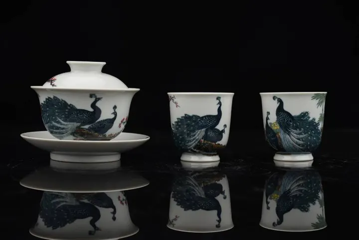 颜色釉手绘孔雀茶具