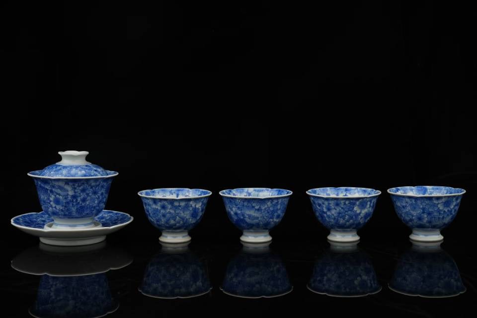 Flowers · Blue-and-white Scalloped Tea Set